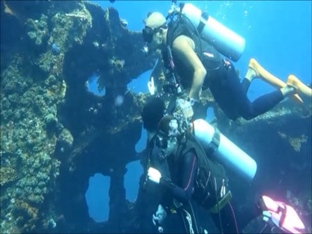 バリ島トランベンの沈船の周りを体験ダイビング