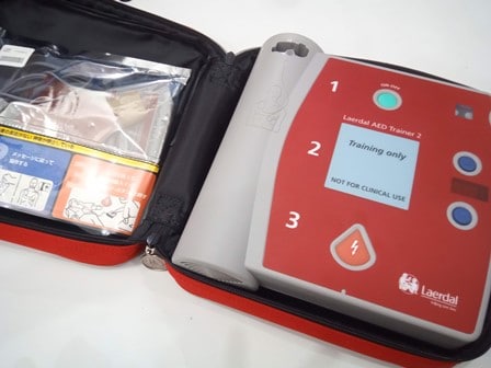 バリ島EFRコース，AED自動体外式除細動器の使い方