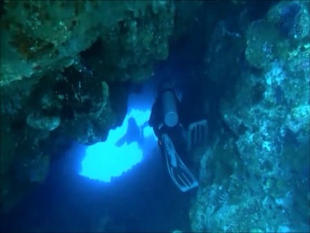 バリ島ダイビング，テペコンの洞窟