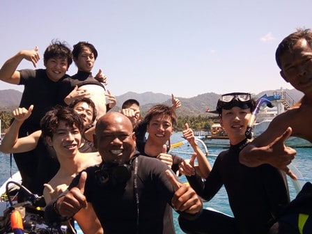 学生グループ，バリで体験ダイビング