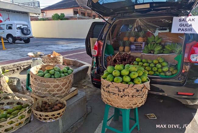 バリ島路上で売ってる果物