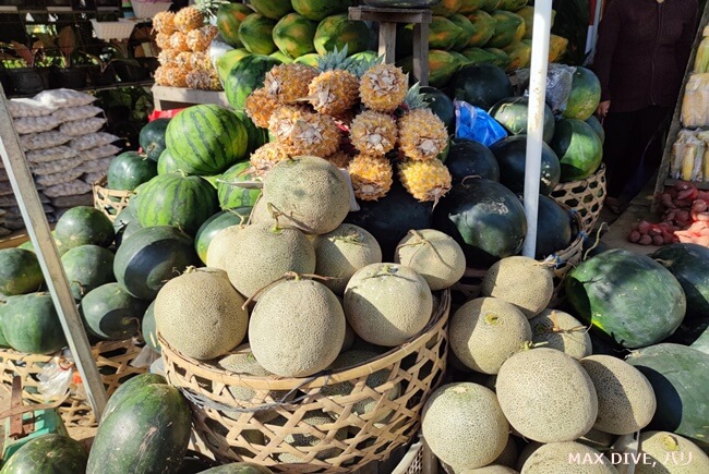 バリ島果物の路上販売