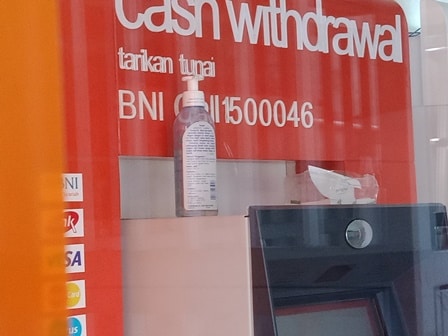 バリ島新型コロナ対策、ATMにハンドサニタイザー　
