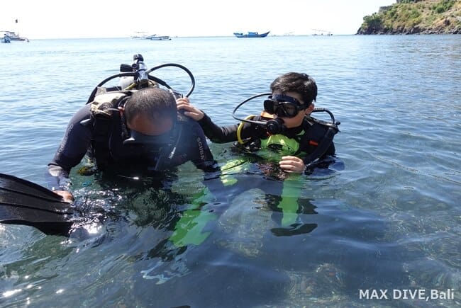 小学生、バリ島で体験ダイビングに挑戦