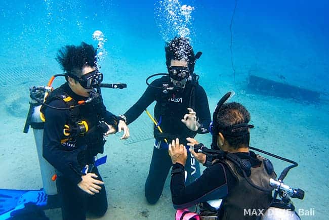 バリ島ダイビングライセンス取得、日本人インストラクターによるオープンウォーターダイバーコース
